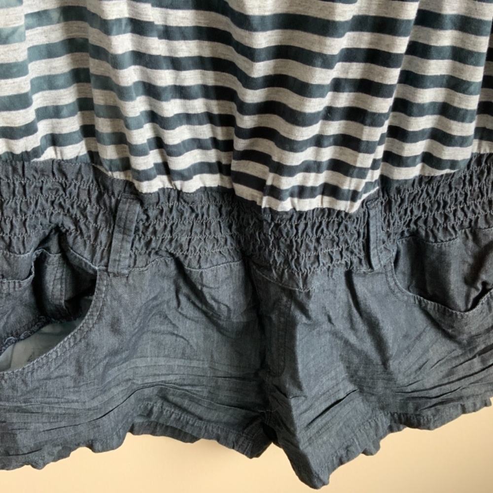 Cute women’s Romper Size Large - Picture 2 of 5